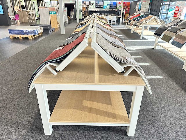 Tafel met stalen displays voor vloerbedekking (12x) - afbeelding 2 van  6