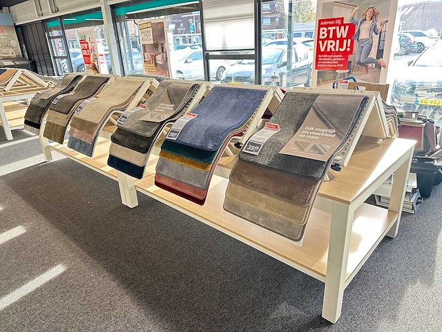 Tafel met stalen displays voor vloerbedekking (12x) - afbeelding 3 van  6