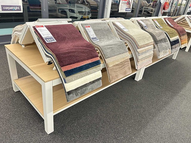 Tafel met stalen displays voor vloerbedekking (12x) - afbeelding 1 van  3