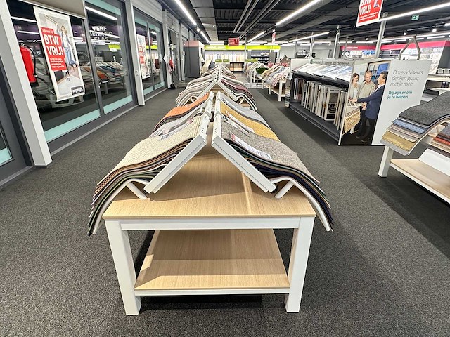 Tafel met stalen displays voor vloerbedekking (12x) - afbeelding 3 van  3