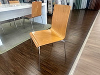 Tafel met stoelen en vloerkleed - afbeelding 3 van  7