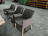 Tafel met stoelen - afbeelding 1 van  1