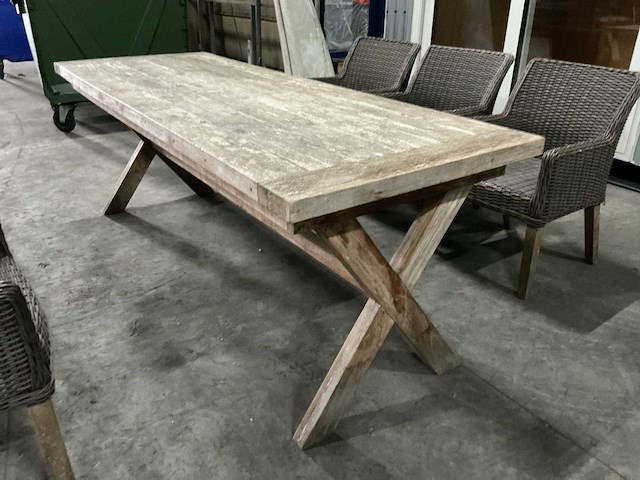 Tafel met stoelen - afbeelding 8 van  8