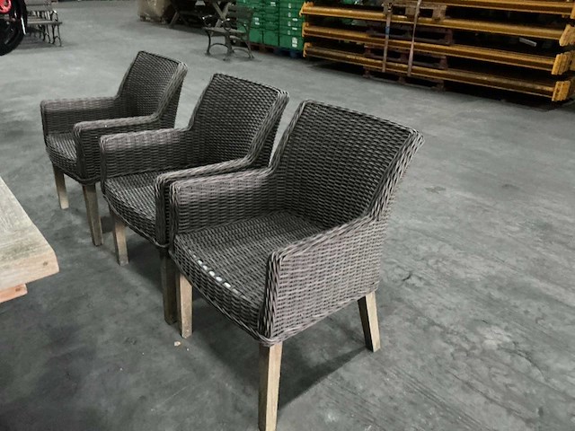 Tafel met stoelen - afbeelding 6 van  8