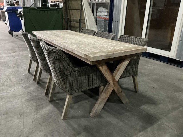 Tafel met stoelen - afbeelding 1 van  8