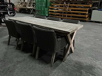 Tafel met stoelen - afbeelding 3 van  8