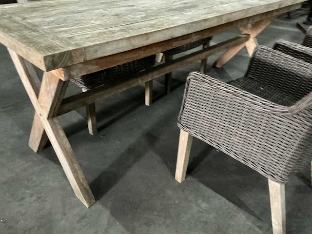 Tafel met stoelen - afbeelding 5 van  5
