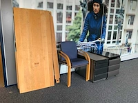 Tafel met stoelen