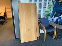 Tafel met stoelen - afbeelding 5 van  10