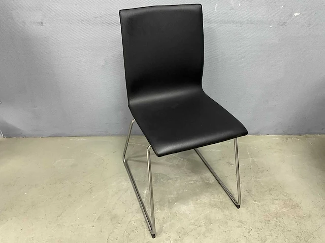 Tafel met twee stoelen - afbeelding 3 van  7