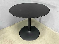 Tafel met twee stoelen - afbeelding 5 van  7
