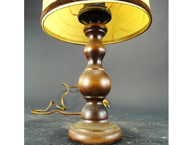 Tafellamp op houten voet - afbeelding 3 van  5