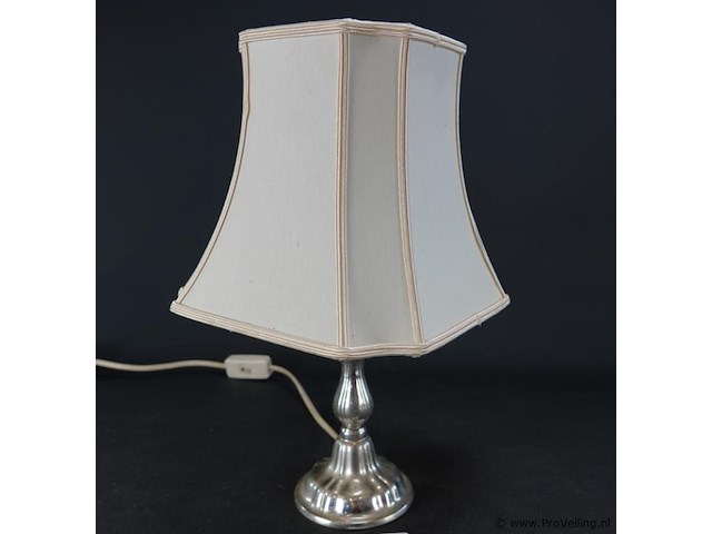 Tafellamp op verzilverde voet - afbeelding 1 van  5