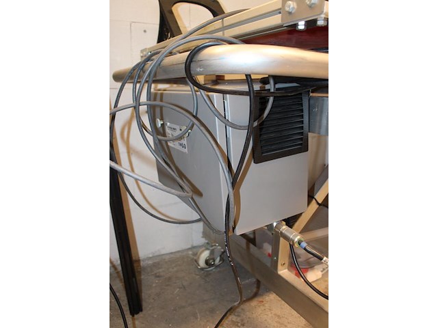 Tafelrobot universal robots ur3e serie met basic gripper unit hand-e (hnd-grp-001), regelkast en programmee... - afbeelding 3 van  12