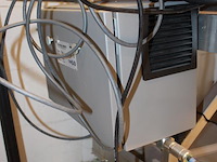 Tafelrobot universal robots ur3e serie met basic gripper unit hand-e (hnd-grp-001), regelkast en programmee... - afbeelding 3 van  12