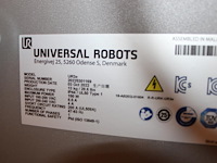 Tafelrobot universal robots ur3e serie met basic gripper unit hand-e (hnd-grp-001), regelkast en programmee... - afbeelding 4 van  12
