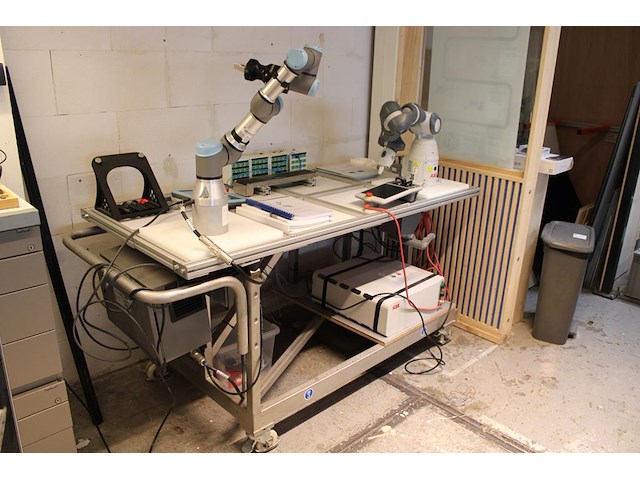 Tafelrobot universal robots ur3e serie met basic gripper unit hand-e (hnd-grp-001), regelkast en programmee... - afbeelding 5 van  12