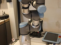 Tafelrobot universal robots ur3e serie met basic gripper unit hand-e (hnd-grp-001), regelkast en programmee... - afbeelding 6 van  12