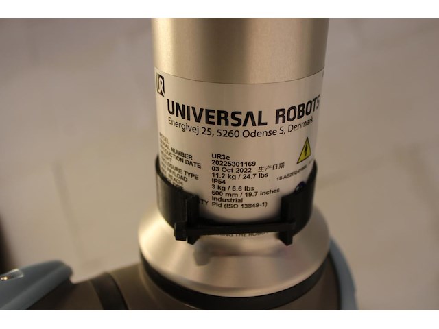Tafelrobot universal robots ur3e serie met basic gripper unit hand-e (hnd-grp-001), regelkast en programmee... - afbeelding 7 van  12