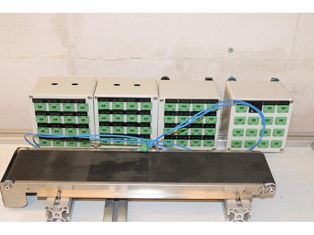 Tafelrobot universal robots ur3e serie met basic gripper unit hand-e (hnd-grp-001), regelkast en programmee... - afbeelding 11 van  12