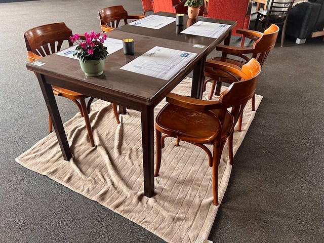 Tafels met 4 leunstoelen, bruin - afbeelding 1 van  6