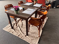 Tafels met 4 leunstoelen, bruin