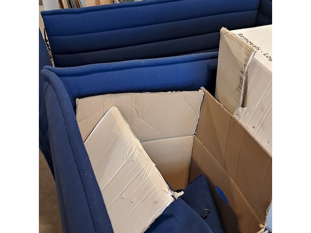 Tafels, vergaderstoelen en banken - afbeelding 3 van  11