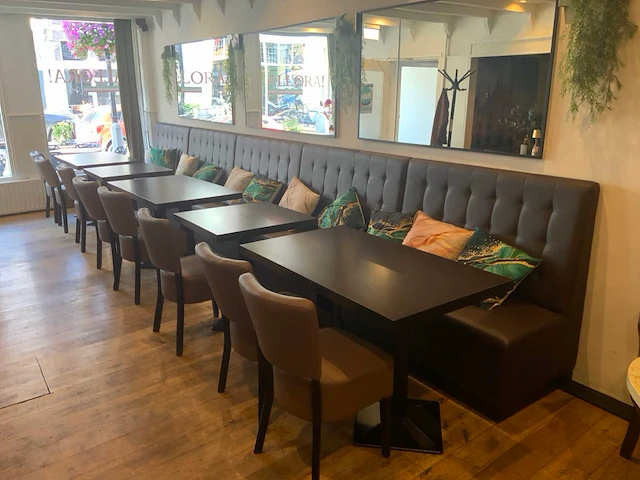 Tafels/stoelen/banken restaurantinrichting - afbeelding 1 van  5