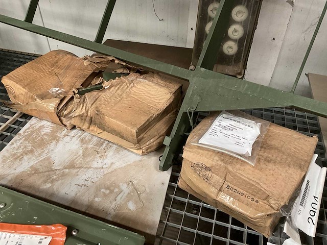 Tail end - afbeelding 1 van  3