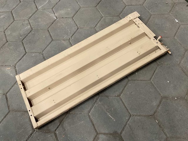 Tail end - afbeelding 3 van  4