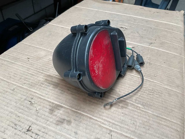 Tail light - afbeelding 3 van  4