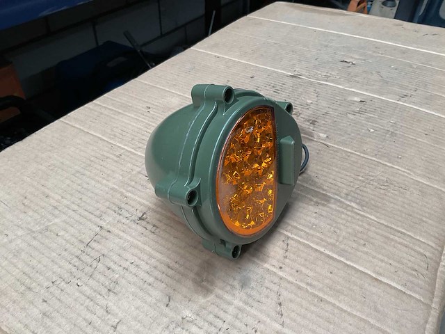 Tail light - afbeelding 3 van  4