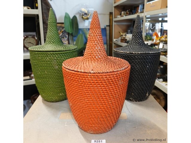 Tajine-vorm handgemaakte senegalese rieten opbergmanden - afbeelding 1 van  5