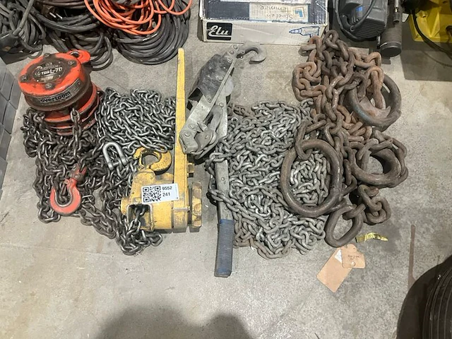 Takelmateriaal en kettingen - afbeelding 1 van  7
