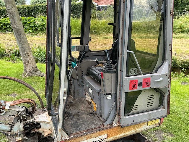 Takeuchi - tb015 - minigraafmachine - afbeelding 18 van  42