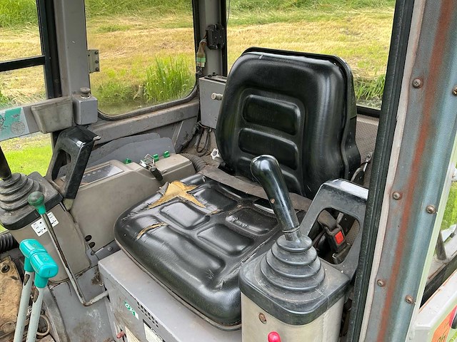 Takeuchi - tb015 - minigraafmachine - afbeelding 19 van  42