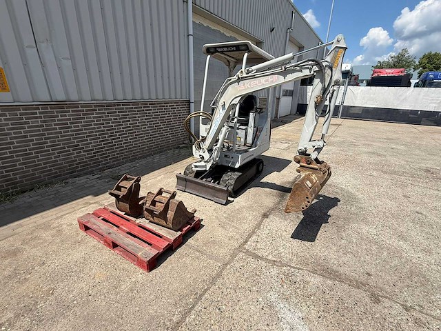Takeuchi tb015 minigraafmachine - afbeelding 10 van  25
