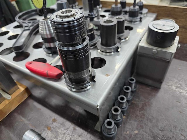 Takumi - 2016 - vc 1052 - cnc verticaal bewerkingscentrum - afbeelding 2 van  13