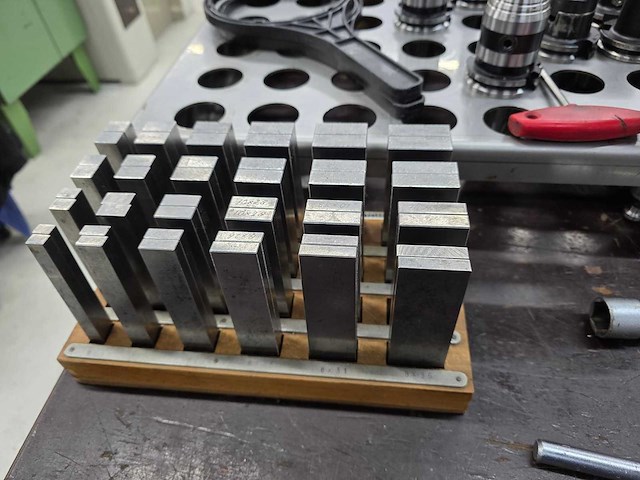 Takumi - 2016 - vc 1052 - cnc verticaal bewerkingscentrum - afbeelding 3 van  13