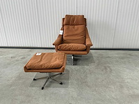 Tan putty lounge chair met ottoman - afbeelding 1 van  6