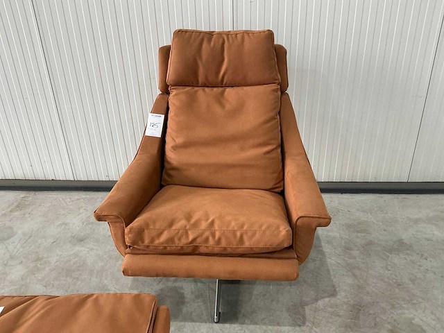 Tan putty lounge chair met ottoman - afbeelding 4 van  6