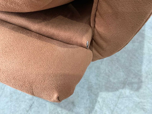 Tan putty lounge chair met ottoman - afbeelding 5 van  6