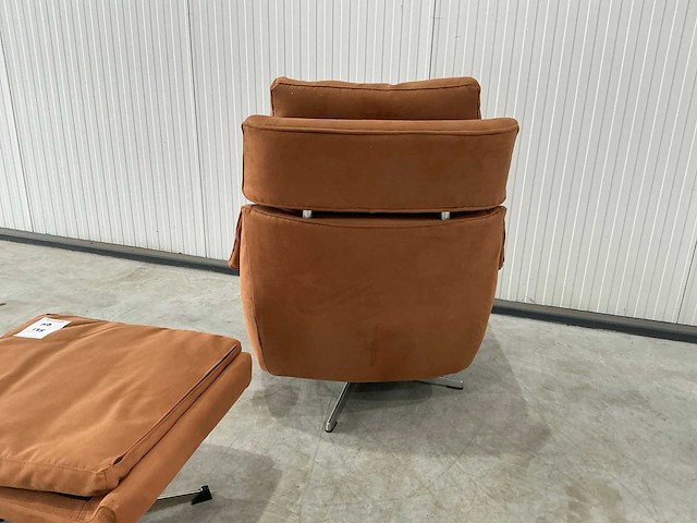 Tan putty lounge chair met ottoman - afbeelding 6 van  6