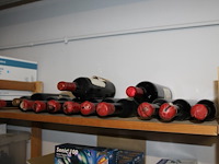 Tandarts disposables w.o. handschoenen, mondkapjes, tandenborstels en operatieschorten op 6 schappen. - afbeelding 7 van  10