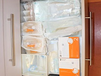 Tandarts gerelateerde artikelen w.o. zoutoplossing, gereedschappen, tandpasta, spiegels en infuusslangen. - afbeelding 4 van  4