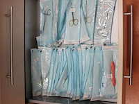 Tandartsgereedschappen w.o. tandsteen haken, beitels, injectoren, bek opentrekkers, tangen, scharen, etc. i... - afbeelding 4 van  5