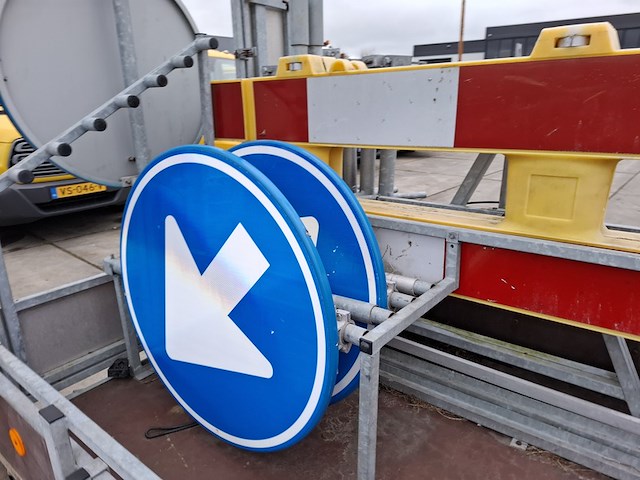 Tandemasser aanhangwagen met verkeersborden, anssems, bs, 2001 - afbeelding 4 van  24