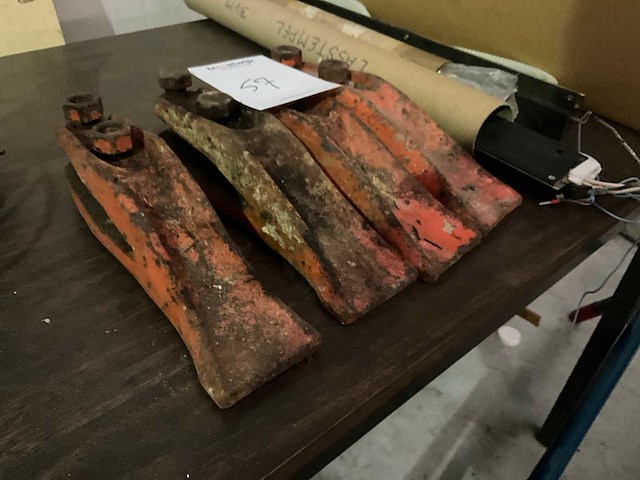 Tanden voor kraanbak (4x) - afbeelding 1 van  3