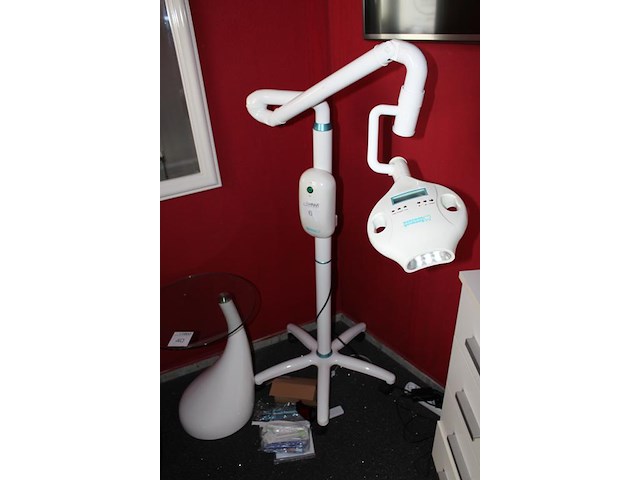 Tandenbleeklamp shr germany type md666. bouwjaar 2019. incl. enkele accessoires - afbeelding 2 van  5