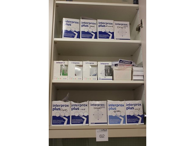 Tandenragers in diverse uitvoeringen in kast. - afbeelding 2 van  2